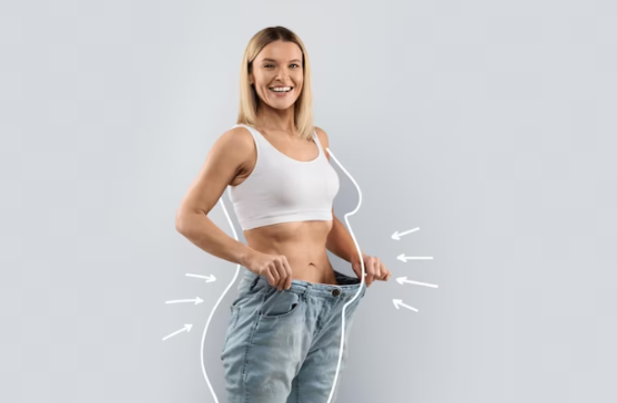 Mulher feliz com seu contorno corporal após cirurgia